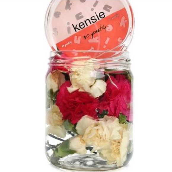 Kensie 4-Pc. So Pretty Eau de Parfum Gift Set - Picture 3 of 4